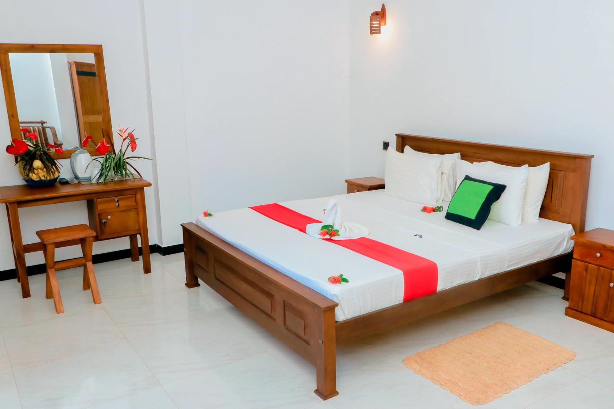 Dk Zur Einkenr Hotel Ахангама Экстерьер фото
